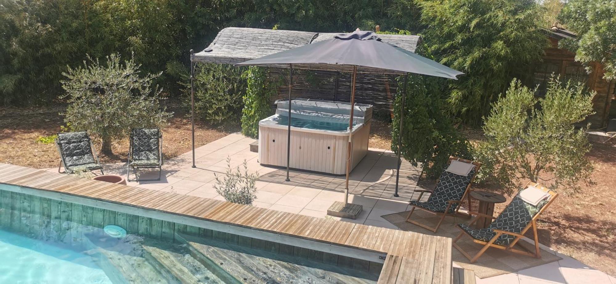 Studio De Charme En Provence, Piscine Et Jacuzzi Partages Le Luc Luaran gambar